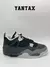 Jordan 4 Retro Fear 2024 - Vista lateral del modelo FQ8138-002, estilo oscuro y clásico en Yantax Sneakers