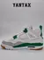 Zapatillas Jordan 4 SB Pine Green con detalles en verde y gris, vista lateral.