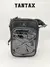 Morral Jordan Air Festival negro compacto con compartimento frontal brillante y cordones elásticos cruzados