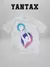 Remera blanca Jordan x J Balvin con diseño gráfico colorido de una figura levantando la mano.