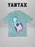 Remera verde Jordan x J Balvin con diseño artístico de una figura levantando una pelota.