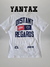 Camiseta blanca Nike x NOCTA Souvenir con el diseño "Distant Regards" en la parte posterior.