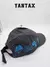 Gorra OFF-WHITE x Nike de los años 90 con diseño negro y detalles en azul.