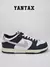 Zapatillas Nike SB Dunk Low HUF San Francisco en color blanco y azul marino, vistas de perfil.