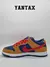 Zapatillas Nike SB Dunk Low Pro Reverse Papa Bear en tonos azul, amarillo y rojo.