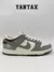 Zapatilla Nike SB Dunk Low Yuto Horigome en colores blanco, gris y marrón vista lateral derecha