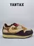 Zapatillas Nike Air Max 1 Travis Scott Cactus Jack en color Baroque Brown, con detalles en beige y marrón.