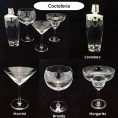 Copas de cristal de coctelería.