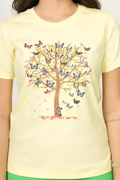 T-SHIRT ARVORE BORBOLETAS COM STRASS - AMARELO BEBE - comprar online