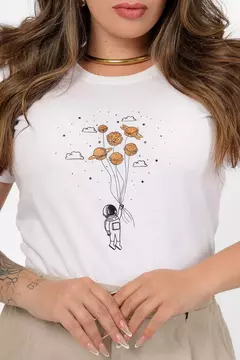 T-SHIRT ASTRONAUTA BALAO PLANETAS - BRANCO na internet