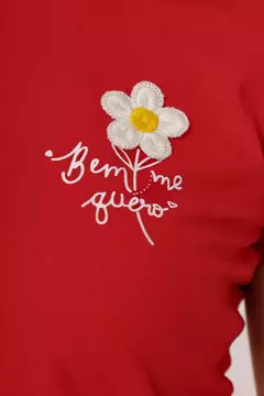 T-SHIRT BEM ME QUERO FLOR APLICACAO - COR VERMELHO RUBI na internet