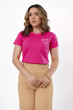 T-SHIRT CORACAO NO BOLSO ALTO RELEVO - ROSA PINK