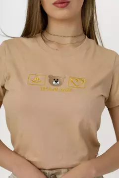 T-SHIRT ESPALHE AMOR URSO BORDADO - COR BEGE na internet