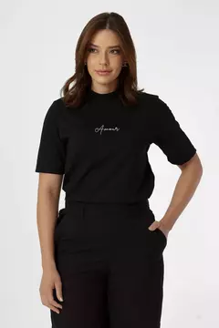 T-SHIRT GOLA ALTA AMOUR - COR PRETO