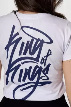 T-SHIRT KING OF KINGS ESTAMPA FRENTE E COSTAS - COR BRANCO na internet