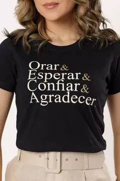T-SHIRT ORAR E ESPERAR E CONFIAR E AGRADECER - PRETO - comprar online