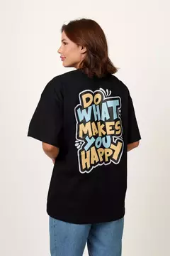 T-SHIRT OVERSIZED ESTAMPADA DO WHAT MAKES YOU HAPPY FRENTE E COSTAS - PRETO na internet