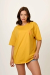 T-SHIRT OVERSIZED ESTAMPADA FLOR OKAY FRENTE E COSTAS - AMARELO MOSTARDA