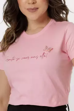 T-SHIRT PERMITA SE VOAR MAIS ALTO BORBOLETA APLICACAO STRAS - COR ROSA BEBE na internet