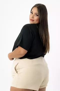 T-SHIRT PLUS SIZE LISA SEM ESTAMPA - PRETO na internet