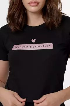 T-SHIRT SEJA FORTE E CORAJOSA CORACAO - PRETO - comprar online