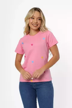 T-SHIRT VARIOS CORACOEZINHOS COLORIDOS - ROSA CLARO