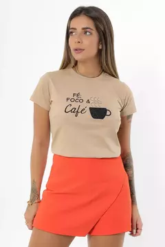 T-SHIRT XICARA BORDADA FE FOCO E CAFE - BEGE