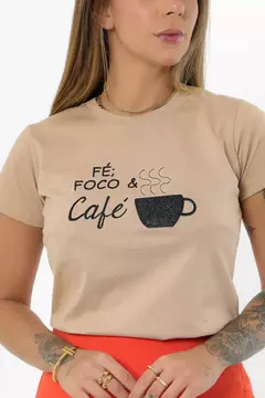 T-SHIRT XICARA BORDADA FE FOCO E CAFE - BEGE - comprar online