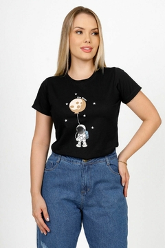 T-SHIRT THE MOON ASTRONAUTA - PRETO