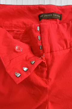 PANTALON CAPRI ROJO TALLE 4, BOLSILLOS TRASEROS Y DELANTEROS en internet