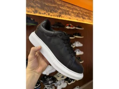 TENIS MCQ COURO