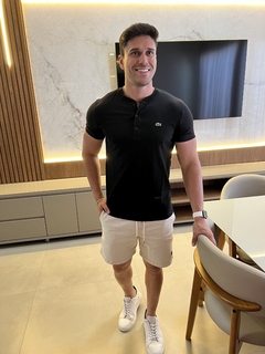 Camiseta Lacoste Gola Henley Preta - comprar online