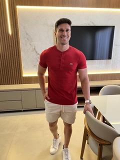 Camiseta Lacoste Gola Henley Vermelha - comprar online