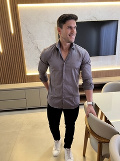 Camisa Social Acetinada Hugo Boss Grafite - comprar online