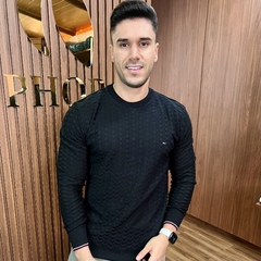 Sueter Tommy Hilfiger Preto na internet
