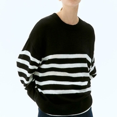 Sweater negro con rayas blancas en internet