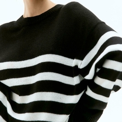 Sweater negro con rayas blancas - tienda online