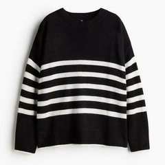 Sweater negro con rayas blancas