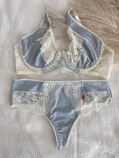 CONJUNTO DE LYCRA GRIS Y PUNTILLA