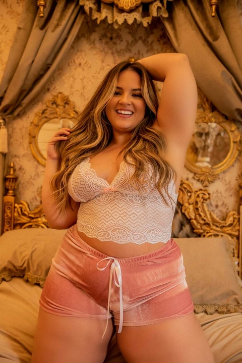 SHORT DOLL EM VELUDO E RENDA