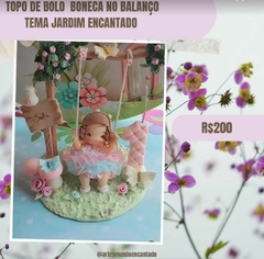 Topo de bolo personalizado em biscuit Tema Jardim Encantado menininha no balanço árvore - comprar online