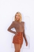 Shorts saia Nicole Camel na internet