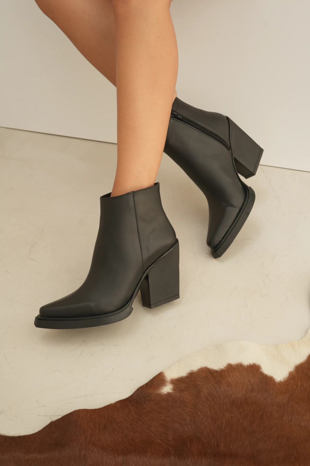 BOTA RAGO CUERO NEGRO