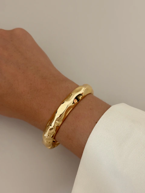 Bracelete martelado orgânico