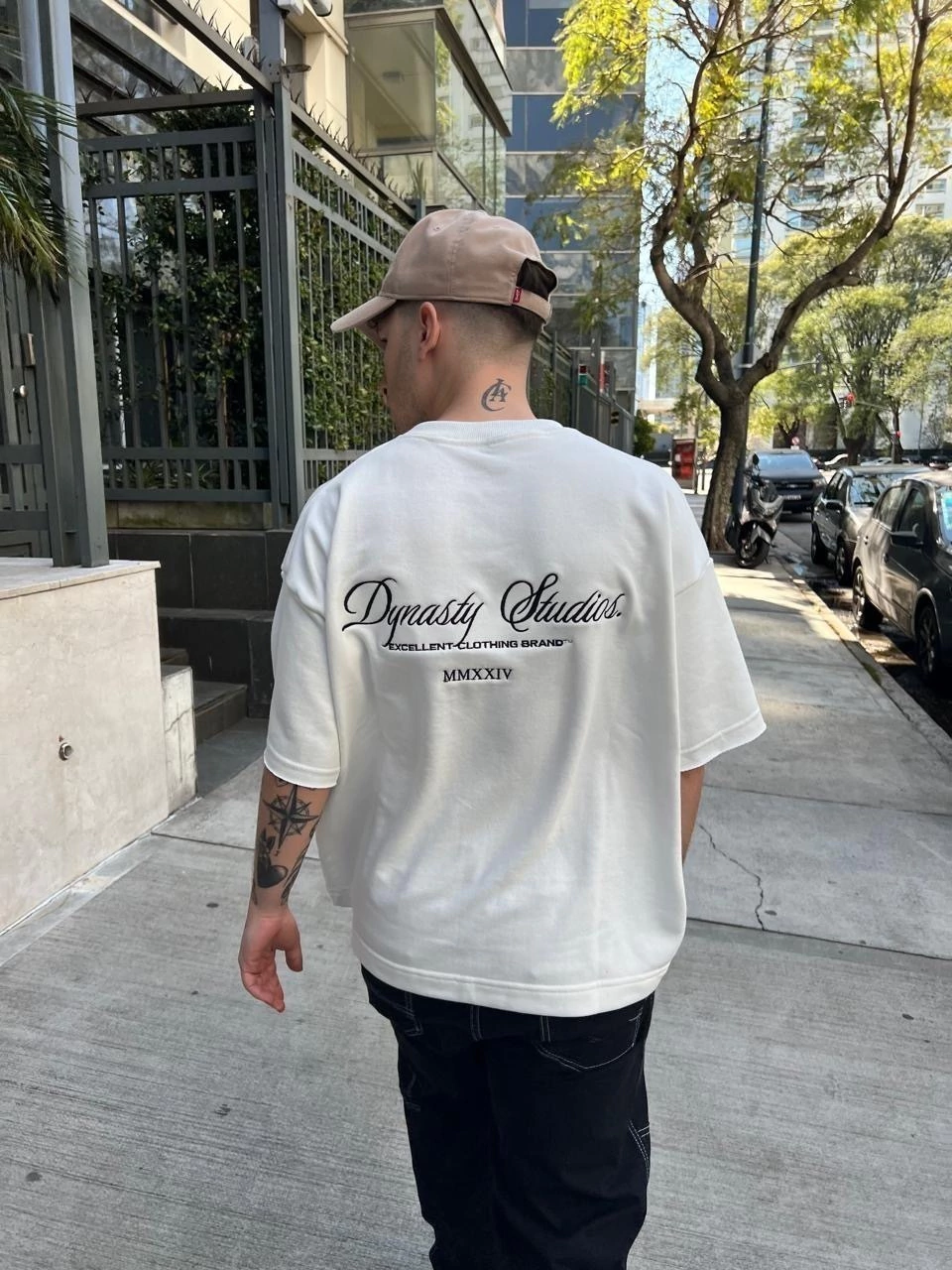 Remera Boxy Dynasty Studios