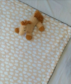 Alfombrita de nubes beige - comprar online