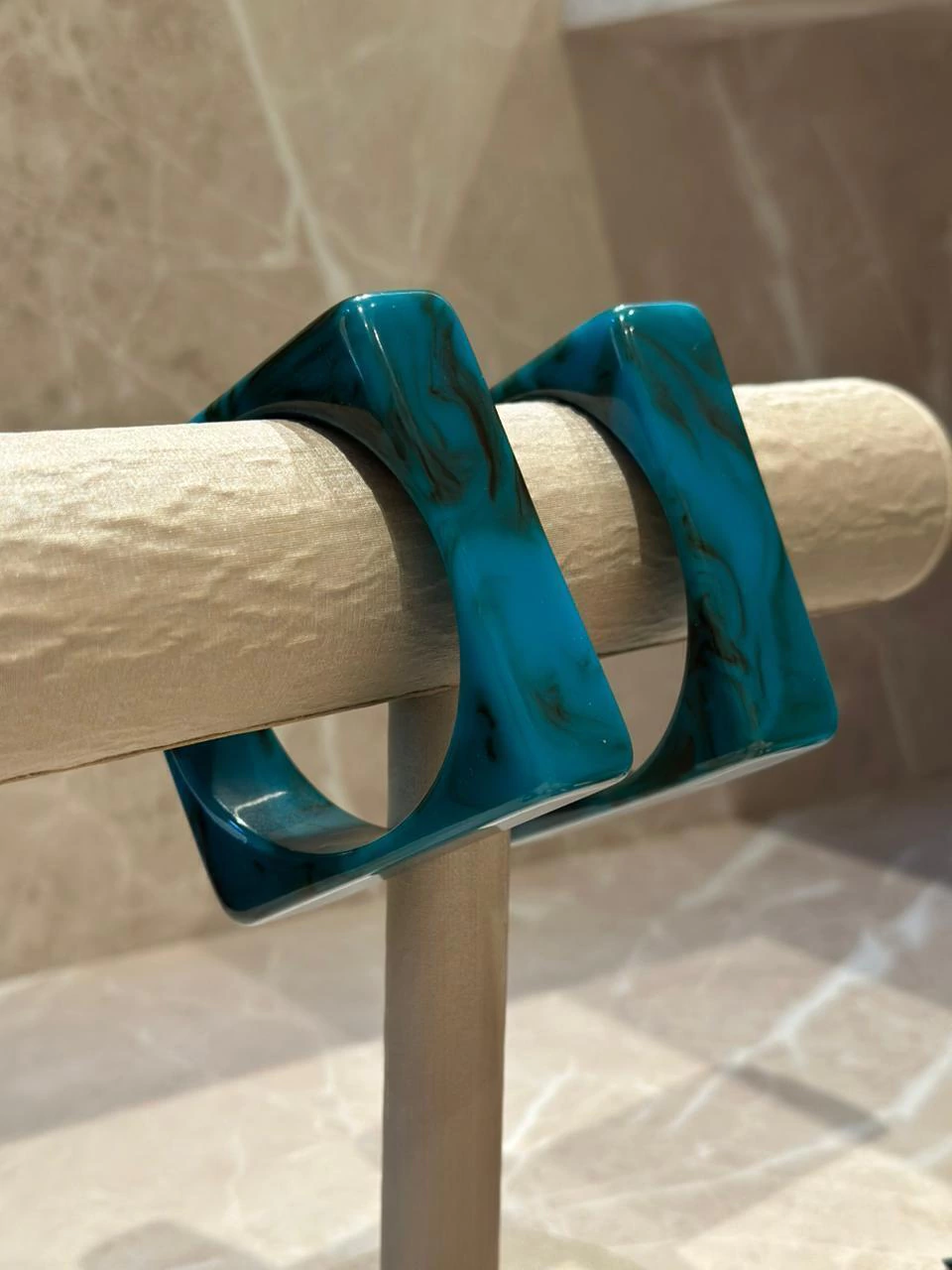 Bracelete Resina Quadrado