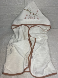 TOALHA DE BANHO COM CAPUZ + TOALHA DE BOCA - Pontos de amor ateliê 