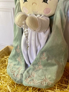 PELÚCIA NOSSA SENHORA APARECIDA (COM ORAÇÃO + NOME) na internet