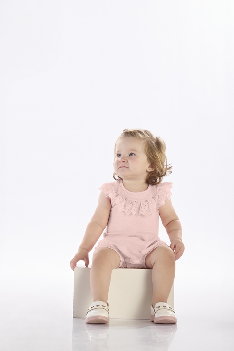 Macacão Bebê com Babado Bordado Delicado / Rosa-Vermelho